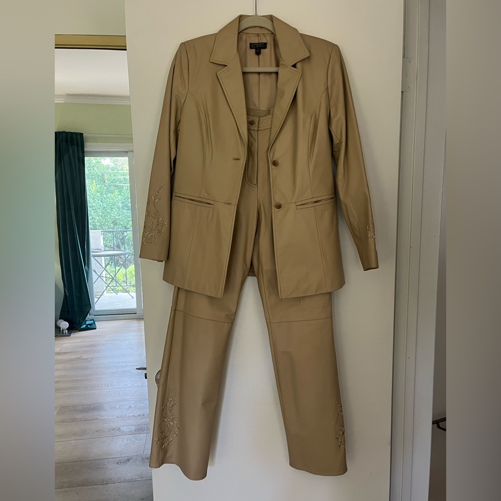 Classiques Entier | Vintage Leather Blazer & Pants Set with Floral Detail
